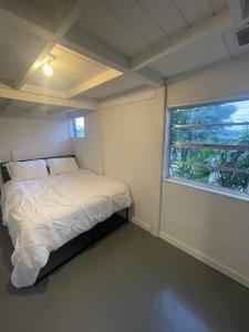 Hotel-Style Private Suite-Lake View-Gardens