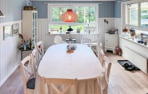 4 Bedroom Gorgeous Home In Højslev