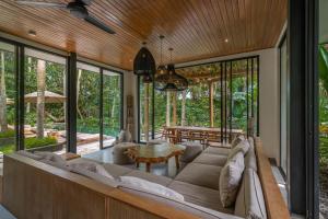 Villa Yuka - Luxury 5BR Ubud Villa, 15m Pool & Jungle Views