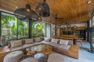 Villa Yuka - Luxury 5BR Ubud Villa, 15m Pool & Jungle Views