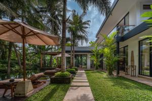 Villa Yuka - Luxury 5BR Ubud Villa, 15m Pool & Jungle Views