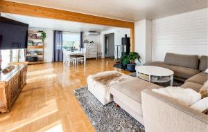 4 Bedroom Cozy Home In Mellbystrand