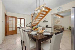 Villa Ancora With Private Pool - Happy Rentals