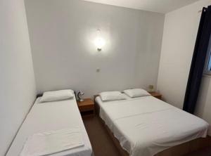 Apartments and Rooms Juradin