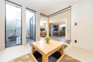 New Shinjuku Villa, Rooftop Bath, 3 Ensuite BRs