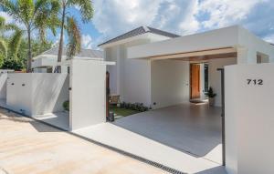Luxury B Baya Pool Villa