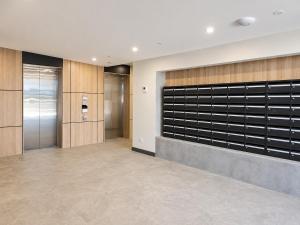 Auburn Studio, Entire Studio with Ensuite toilet and kitchen
