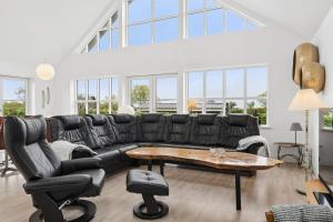 Scenic Holiday Home Close To The Water