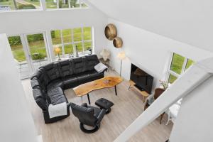 Scenic Holiday Home Close To The Water