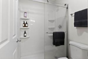 New Bright & Furnished Home Base Near USC