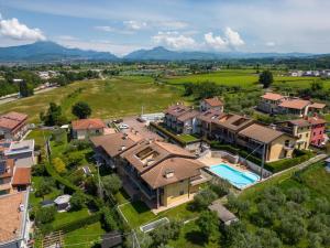 Snug Holiday Home in Lazise with Heating, near Lake Garda