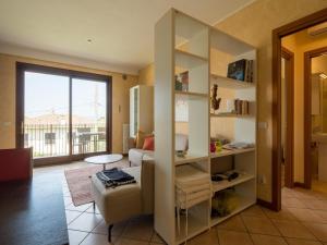 Snug Holiday Home in Lazise with Heating, near Lake Garda