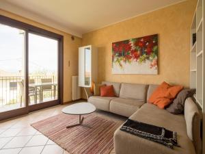 Snug Holiday Home in Lazise with Heating, near Lake Garda