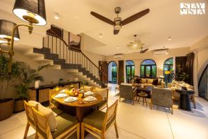 StayVista at Casa Solis with Pool, WiFi