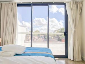 Auburn Studio, Entire Studio with Ensuite toilet and kitchen