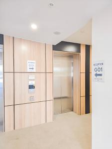 Auburn Studio, Entire Studio with Ensuite toilet and kitchen