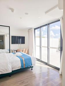 Auburn Studio, Entire Studio with Ensuite toilet and kitchen