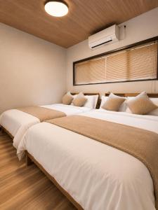 3-Min Walk to Tengachaya Entire Japanese Townhouse Direct to Namba & KIX Sleeps 8