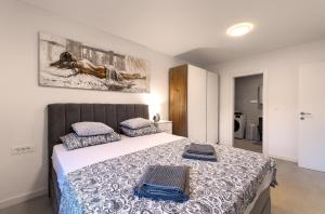 Luxurious Sea-view 3BR Apartment with Private Pool-Villa Quadris-Crikvenica