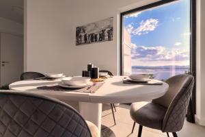 Luxurious Sea-view 3BR Apartment with Private Pool-Villa Quadris-Crikvenica