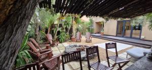 Out of Africa - 5 Bedroom indoor outdoor living with 2 firepits and sunroom