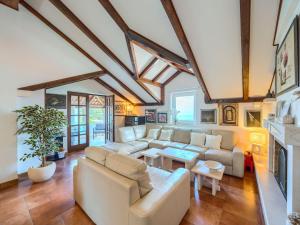 Three bedroom Apartment with terrace and sea view