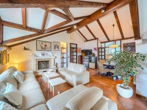 Three bedroom Apartment with terrace and sea view