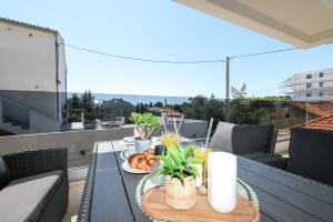 Modern 2-Bedroom Apartment Near Old Town with Free Parking