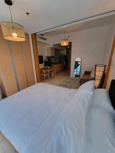 Comforting Luxurious 1-BR in Uptown BGC with Pool