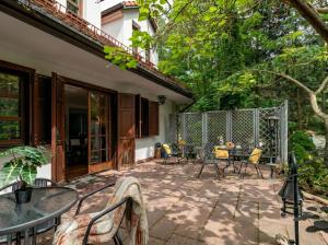 Golden Villas - Forest Retreat with Jacuzzi and Garden View