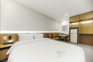 H Avenue Hotel Jeonju Terminal