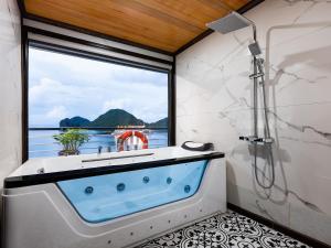 Amanda Pearl Cruise Ha Long Bay