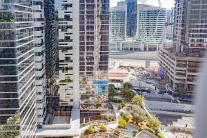 Escape24 1BR Dunya Tower near Dubai Malll & Burj Khalifa