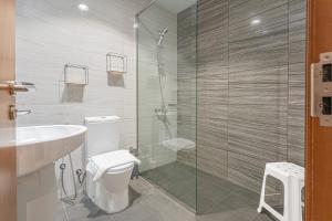 Escape24 1BR Dunya Tower near Dubai Malll & Burj Khalifa