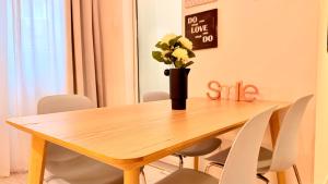 Your Perfect City Escape - Bright and Elegant 2BR in the Historic Heart