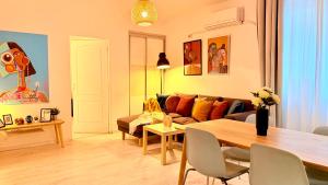 Your Perfect City Escape - Bright and Elegant 2BR in the Historic Heart