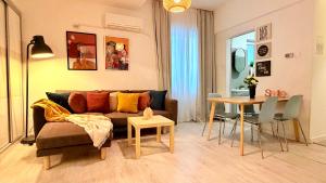 Your Perfect City Escape - Bright and Elegant 2BR in the Historic Heart