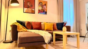 Your Perfect City Escape - Bright and Elegant 2BR in the Historic Heart