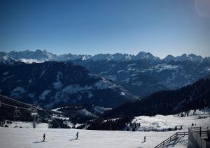 Dolomiti Haus Pampeago Sci e Trekking Impianti a 1 minuto