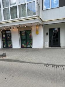 Апартаменти в новобудові з терасою, бл центр