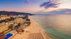 SeaNest Golden Sands Apartment