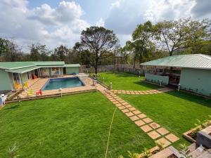 Mist farm & resort