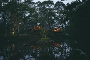 Earthboat Nasu - Glamping Cabin with Private Wood-Fired Sauna & Onsen, Pet-Friendly & Cage-Free