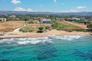 New Beachfront Mesogaia Villa with Heated Pool, Jacuzzi & Playroom, 60m from the beach