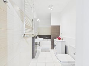SuperApart Jana Kazimierza 49 Secluded Urban Hideaway with Modern Comforts