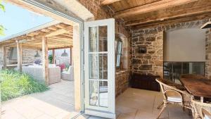 Family villa Charlotta with pool in Visnjan