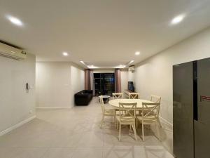 N2X11 - 02 Bedroom Kosmo Tay Ho