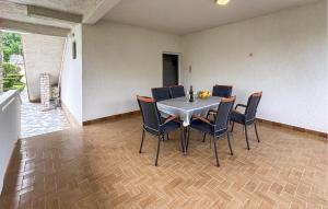 2 Bedroom Nice Apartment In Supetarska Draga