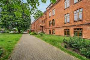 Historic Red Brick Loft Near Center