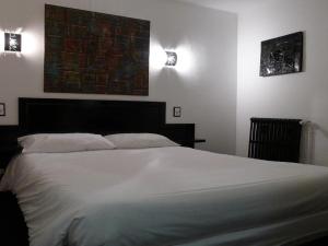 Hotels Hotel Le Coin des Halles : Chambre Triple